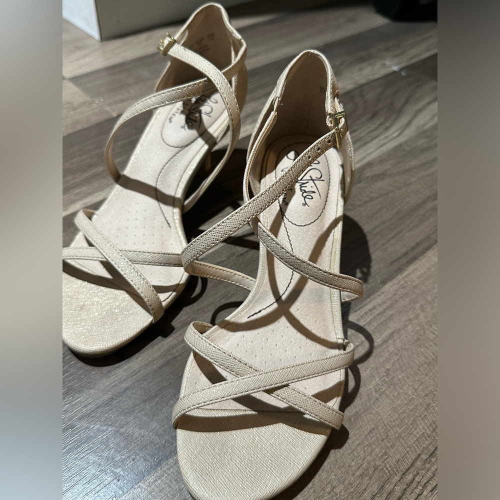 Life stride heels
